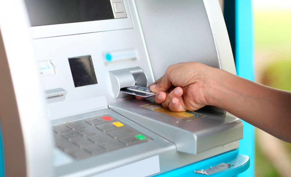 ¿Cuáles cargos asociados a su tarjeta de débito le cobra su banco? ¿Cuáles cargos asociados a su tarjeta de débito le cobra su banco?